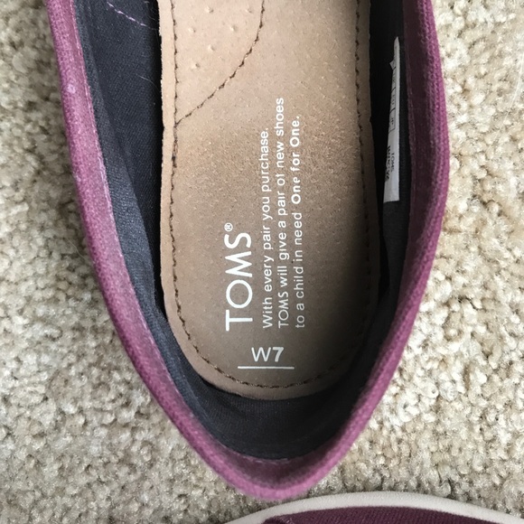 Gently worn Toms. Size 7. Burgundy color - Picture 2 of 4